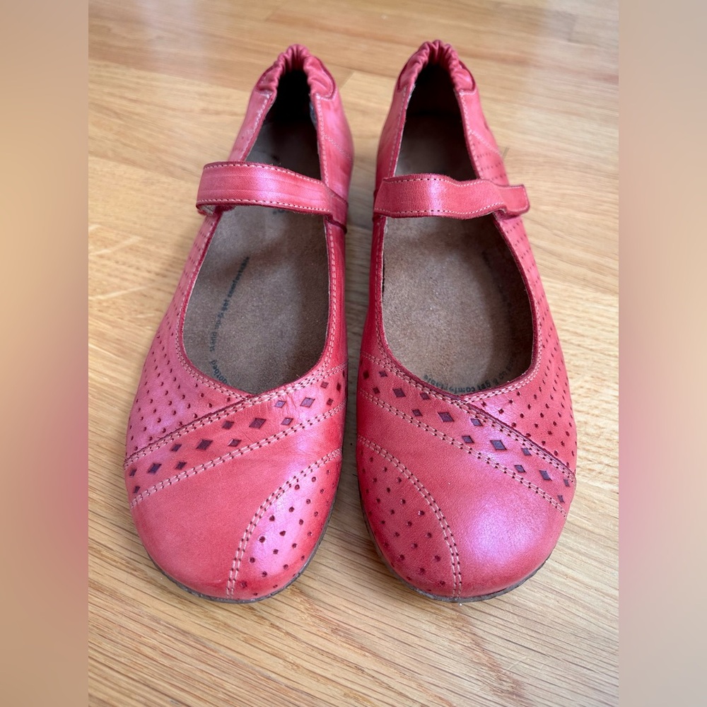 Taos Footwear Adorable Red Leather Flats with Mary Jane Strap